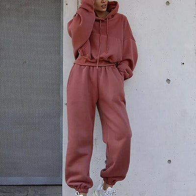 Ensemble Lily™ porté pour un look casual chic et moderne.